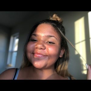 Meet your Posher, Kayla